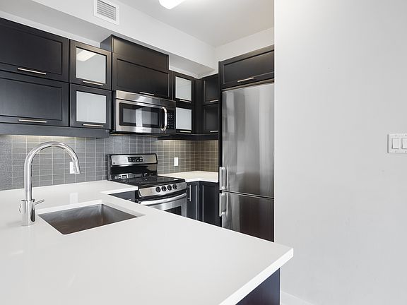 2nd image of 40 Nepean St #2506