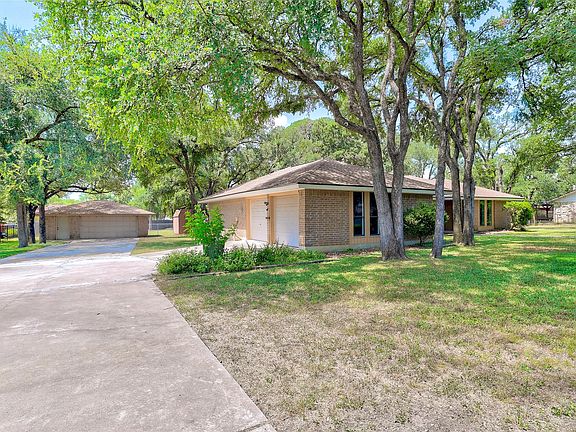 2nd image of 307 Las Plumas Dr