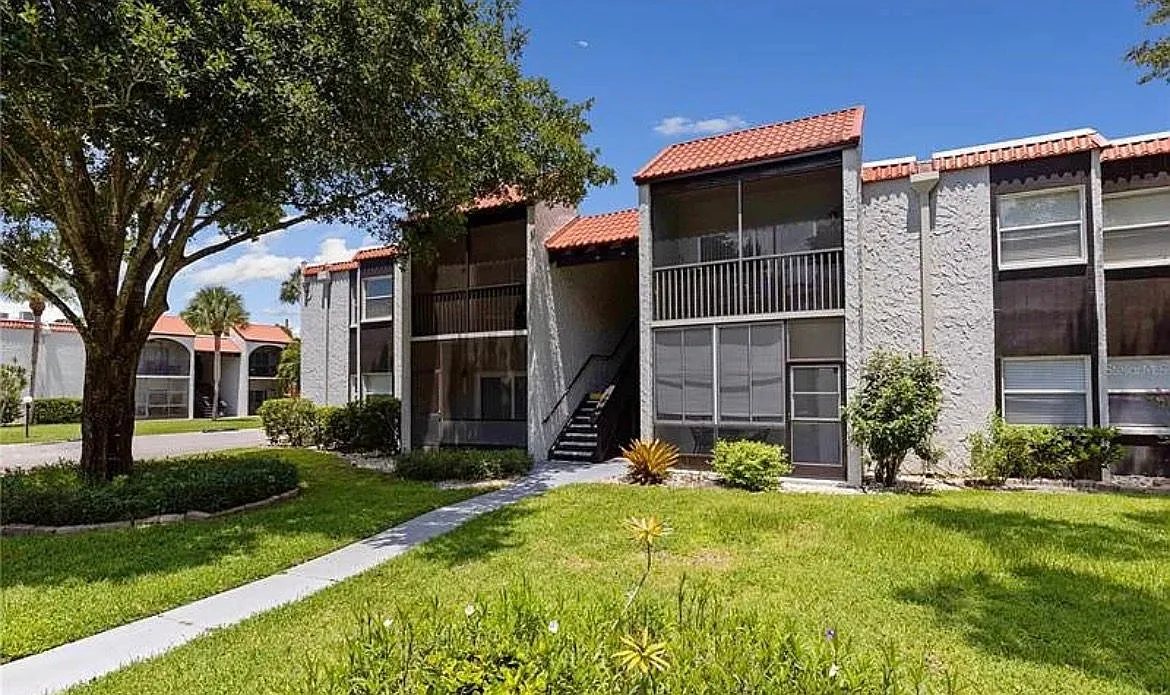 2 bed, 2.0 bath, 876 sqft, $1,800 — Photo 1