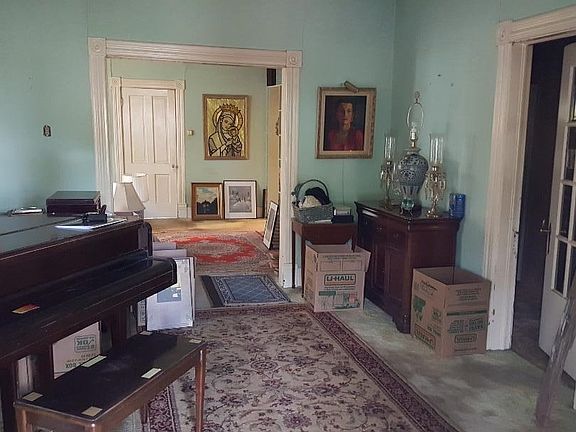 3rd image of 104 N Kentucky Ave