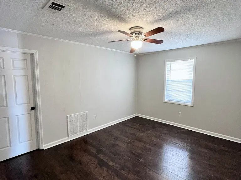 207 Lake Dr — Photo 7