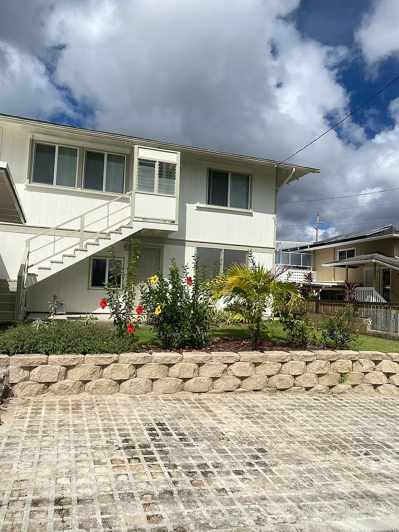 Palolo Valley, Ground Floor Spacious Duplex 2 Bed, 2 Bath, 1 Parking Stall Includes Water And Sewer — Photo 1