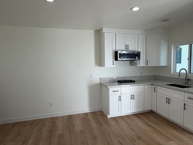 1082 N Loma Ave #1/2 — Photo 6