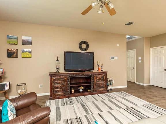 5th image of 705 Sage Brush Dr