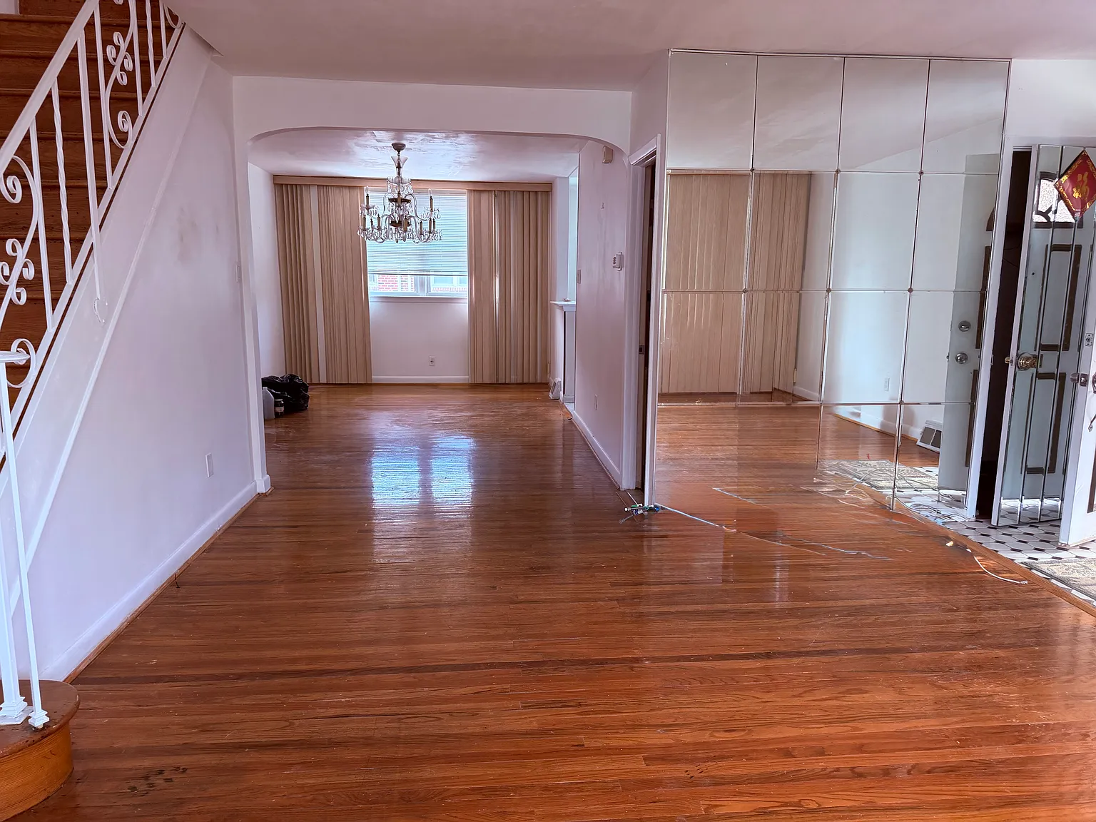 3 bed, 1.5 bath, 1476 sqft, $2,300 — Photo 3