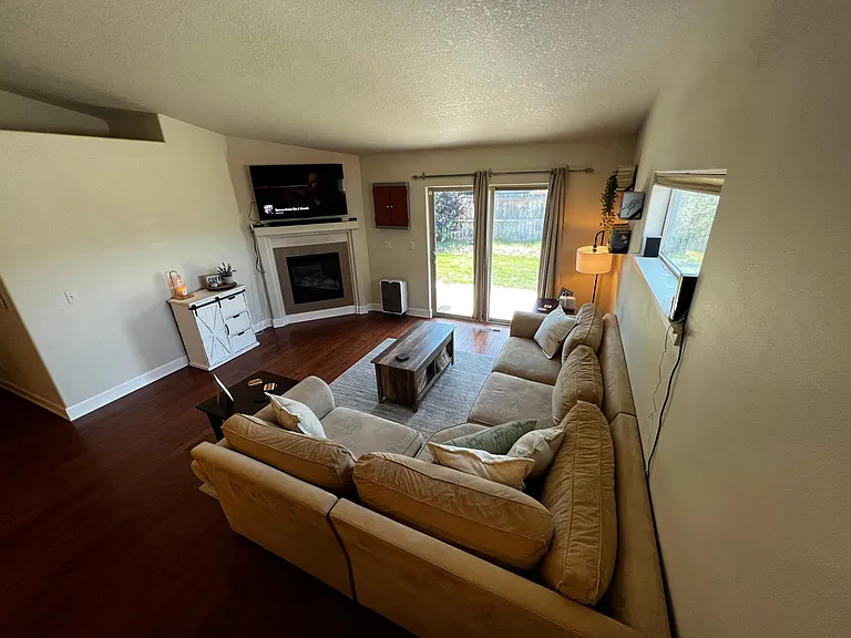 993 SW 25th Ln — Photo 6