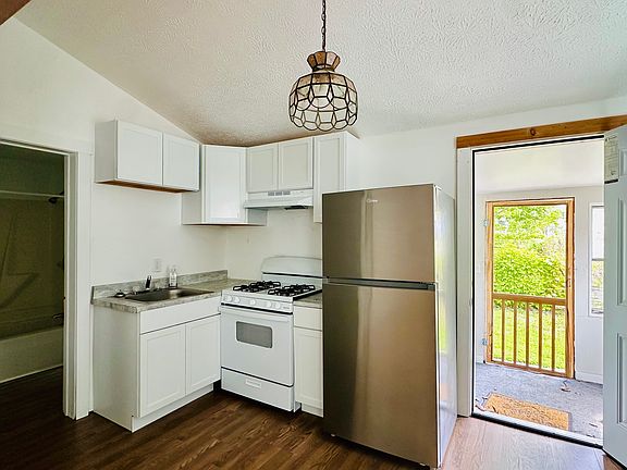 5th image of 131 Van Anden St #2