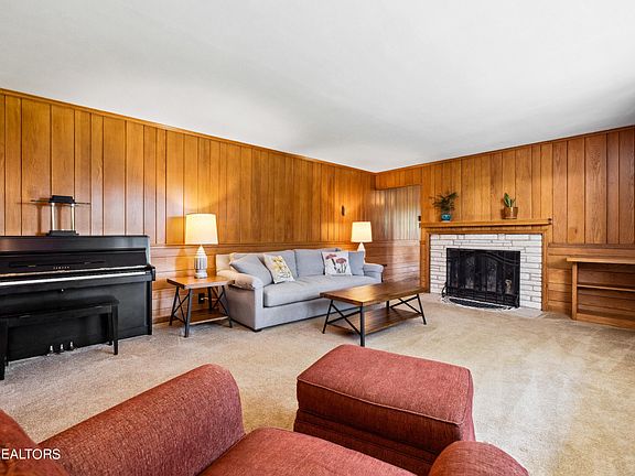 5th image of 3301 Mount Vernon Dr