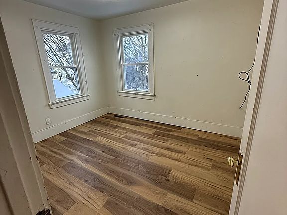 5th image of 467 Benton St #2