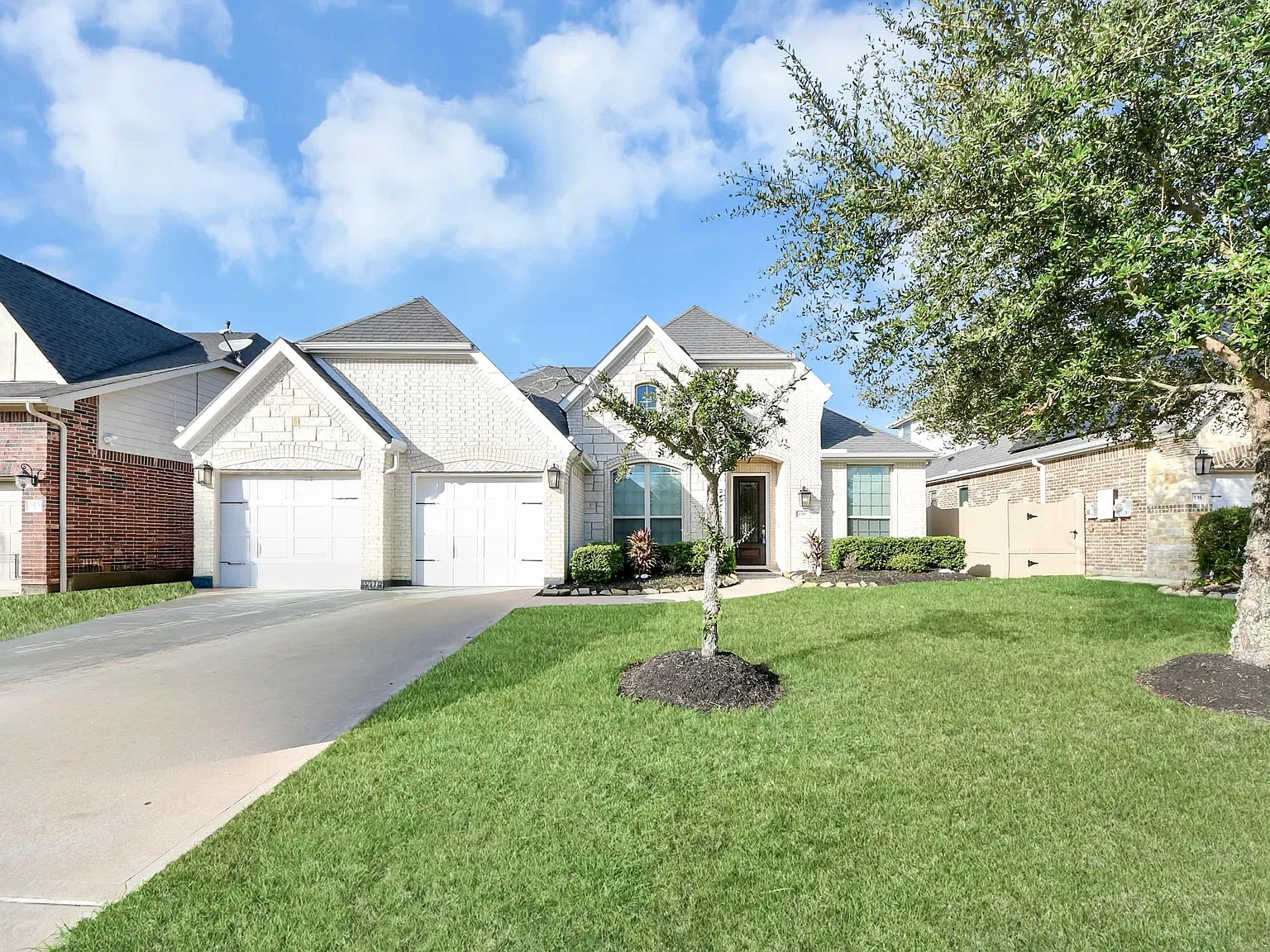 4 bed, 2.0 bath, 2324 sqft, $2,650 — Photo 3