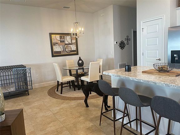 Breakfast Bar & Dining Area