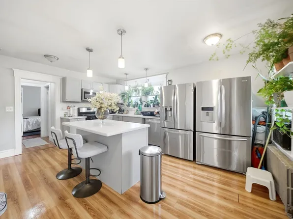 9 Germain Ave, Quincy, MA 02169