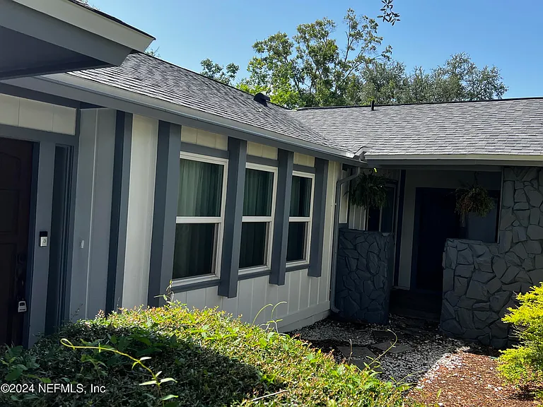 6137 Island Forest Dr — Photo 3