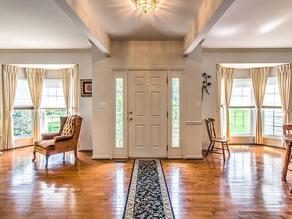 3rd image of 17165 Stoneleigh Pl