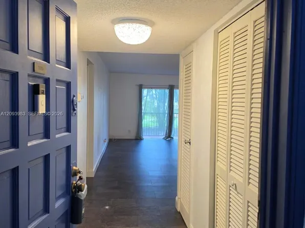 5961 N Falls Circle Dr APT 109, Lauderhill, FL 33319