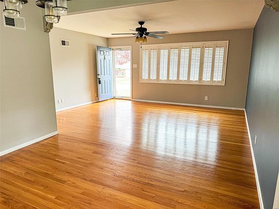 4th image of 7607 Mission Valley Dr