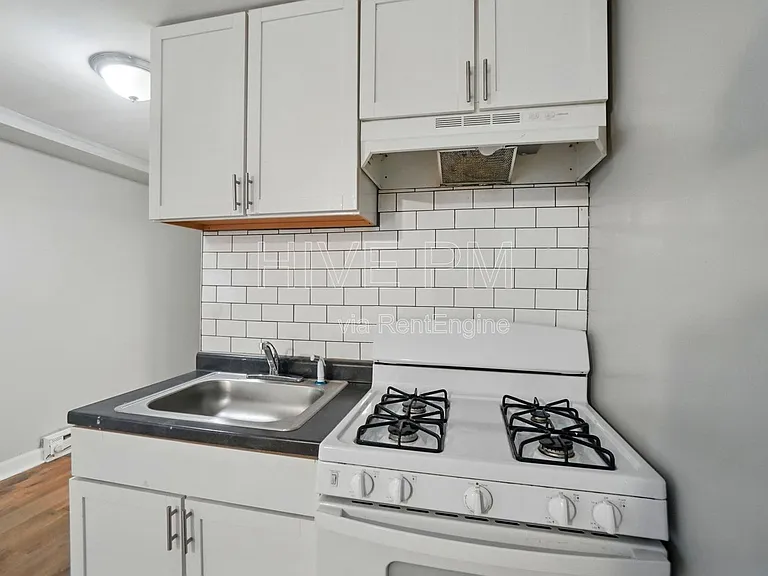 39 Wuest St #5 — Photo 9
