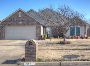 5301 Redbud Dr, Sand Springs, OK 74063