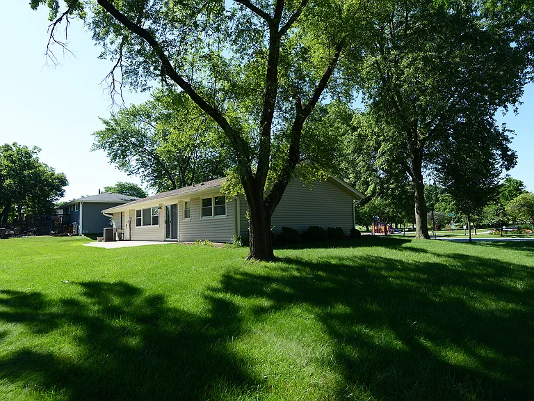 930 Sharon Ln — Photo 32