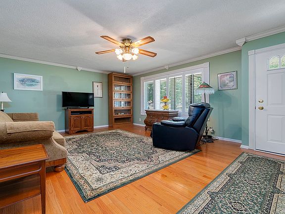 3rd image of 9833 Gentian Dr
