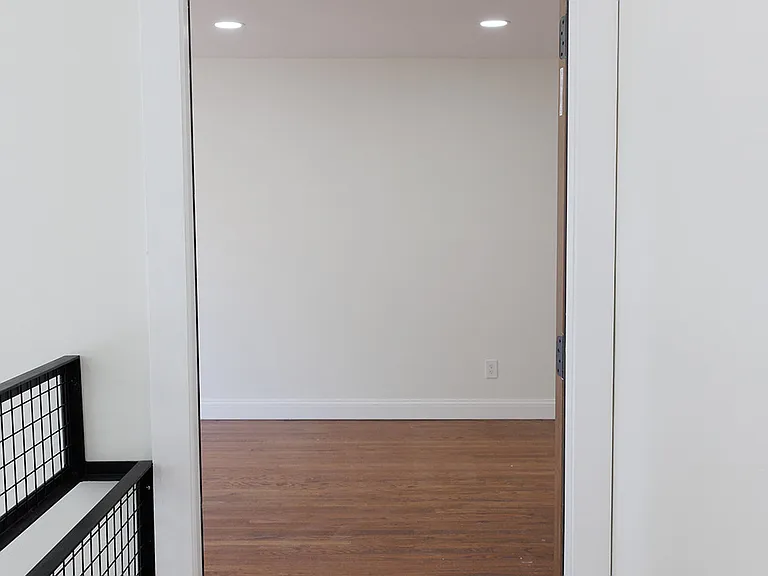 6305 Englewood Ave #4 — Photo 6