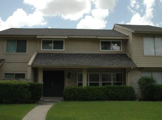 10325 Huntington Place Dr, Houston, TX 77099