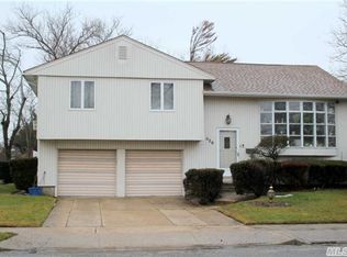 426 Bunker Dr, Oceanside, NY 11572