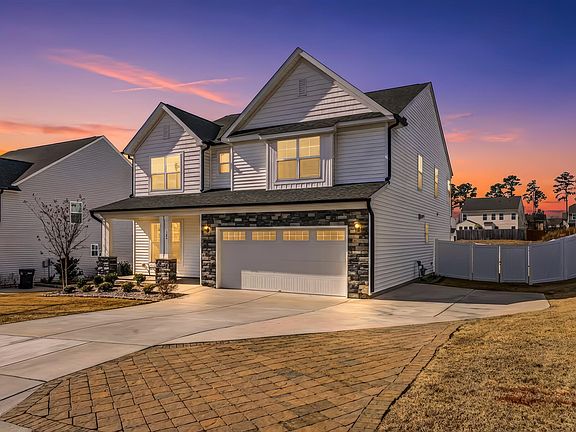 3rd image of 100 Mallory Oak Dr