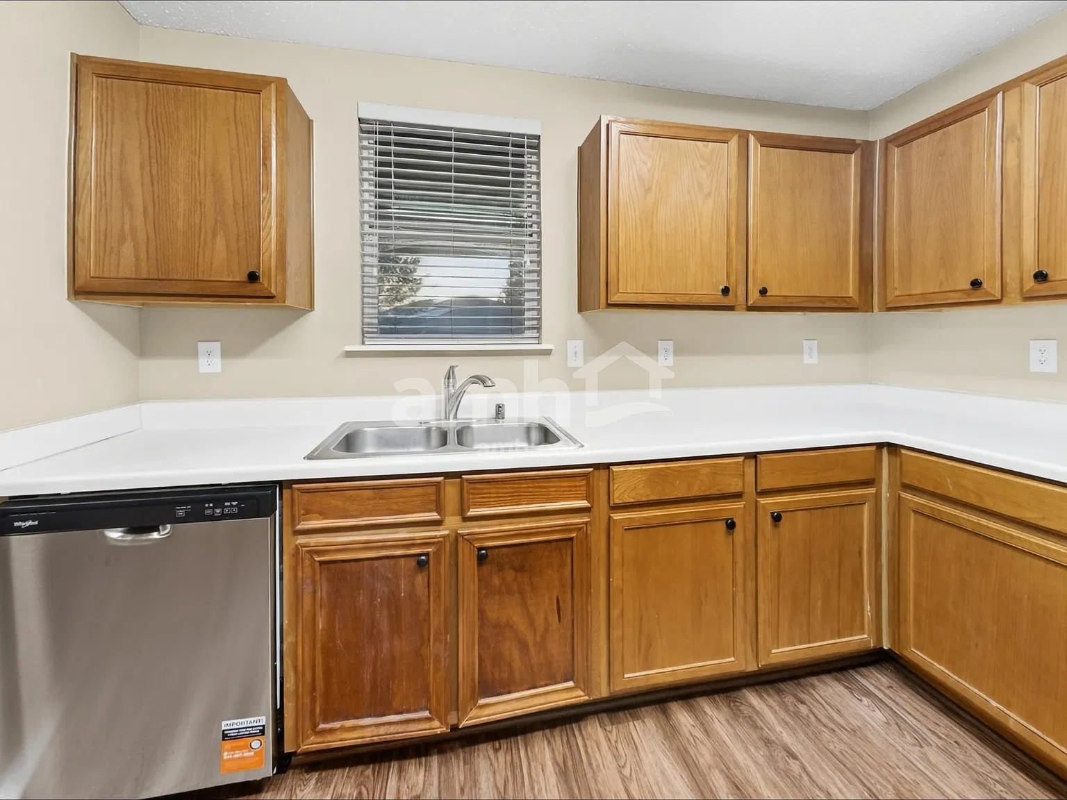 5 bed, 3.0 bath, 3440 sqft, $3,000 — Photo 4