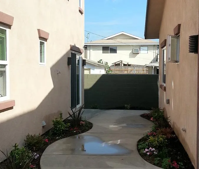 2068 Wallace Ave #B — Photo 14