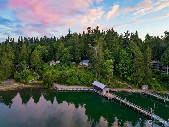 8260 NE Hidden Cove Road, Bainbridge Island, WA 98110
