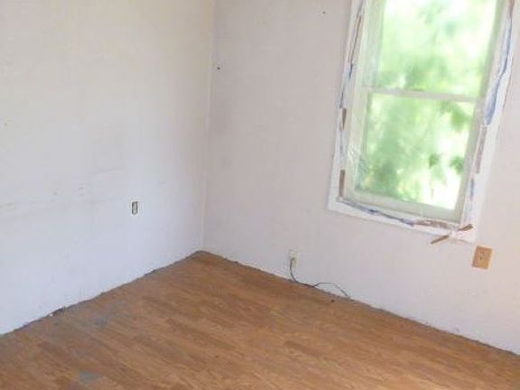 3rd image of 614 S Maxwell Ct