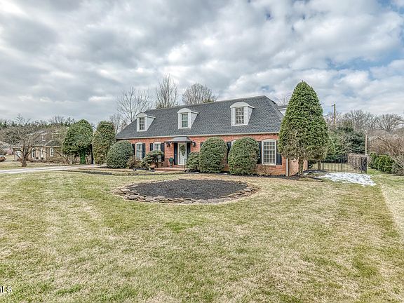 3rd image of 605 Hillrise Blvd