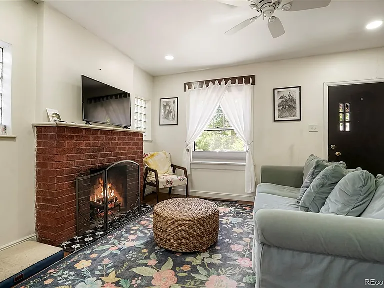 2810 Dahlia St — Photo 3