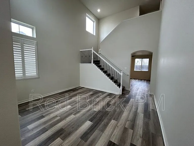 456 Azalea Ct — Photo 3