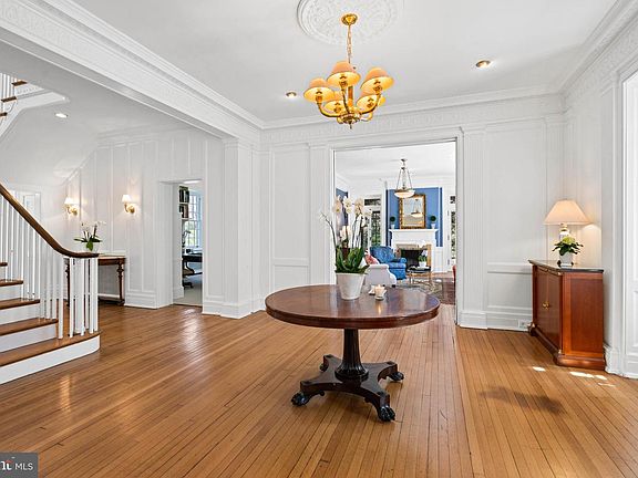 5th image of 2325 Porter St NW