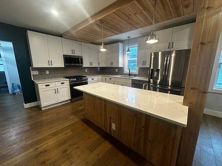 2465 Tremont Ave — Photo 6