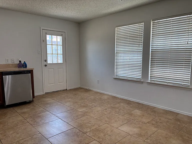 1657 Knight Trl — Photo 12