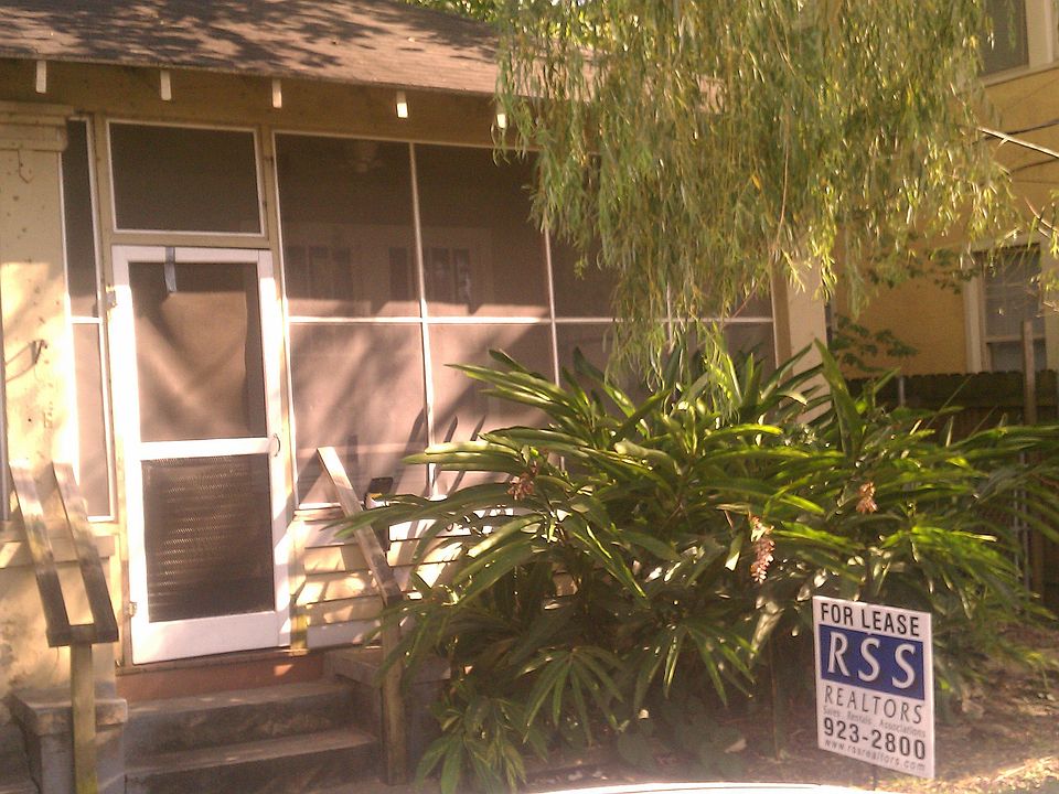 Front with Screen Porch