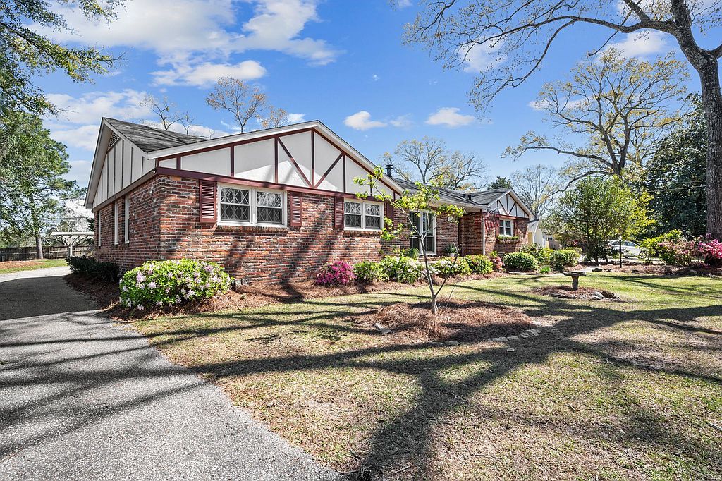 209 Patrician Dr - Property Image