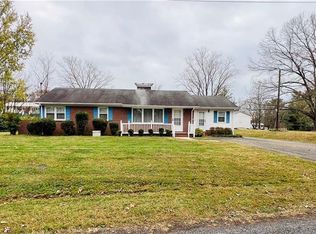 221 Hunter Rd, Mount Airy, NC 27030