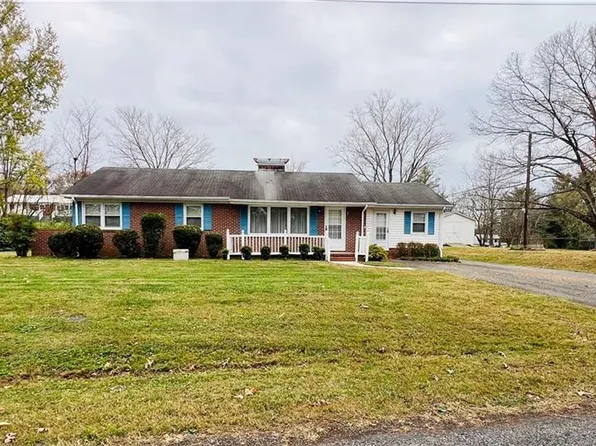 221 Hunter Rd, Mount Airy, NC 27030