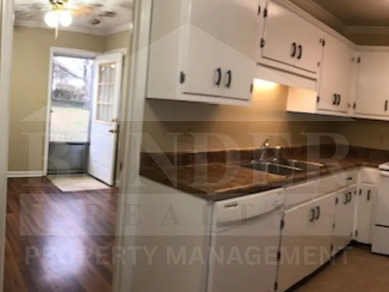 860-A/B Highland Ave NW — Photo 4