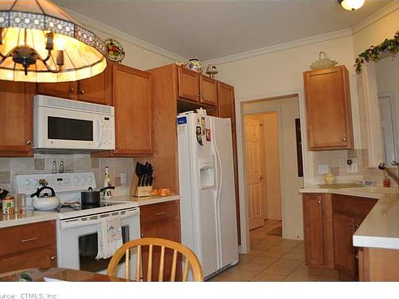 3rd image of 3 Strawberry Ln