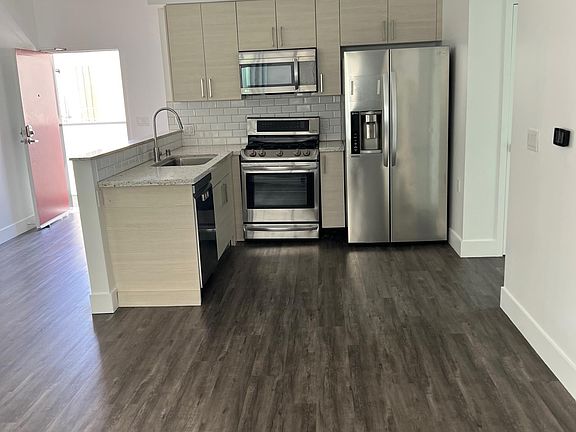 3rd image of 4231 McLaughlin Ave APT 204