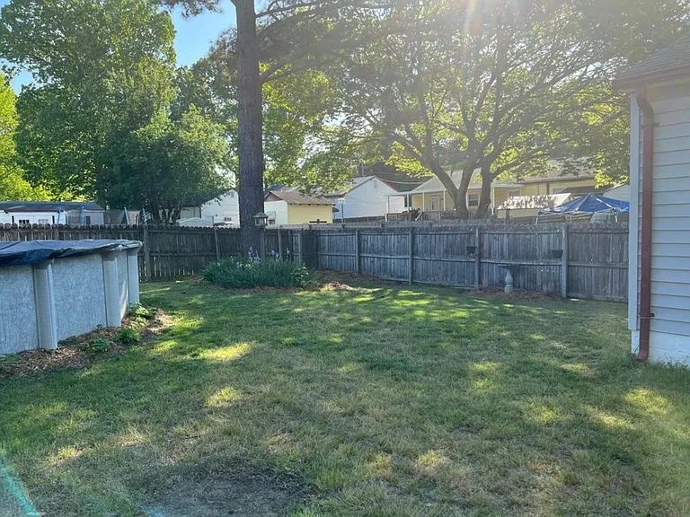 899 Charlotte Dr — Photo 6