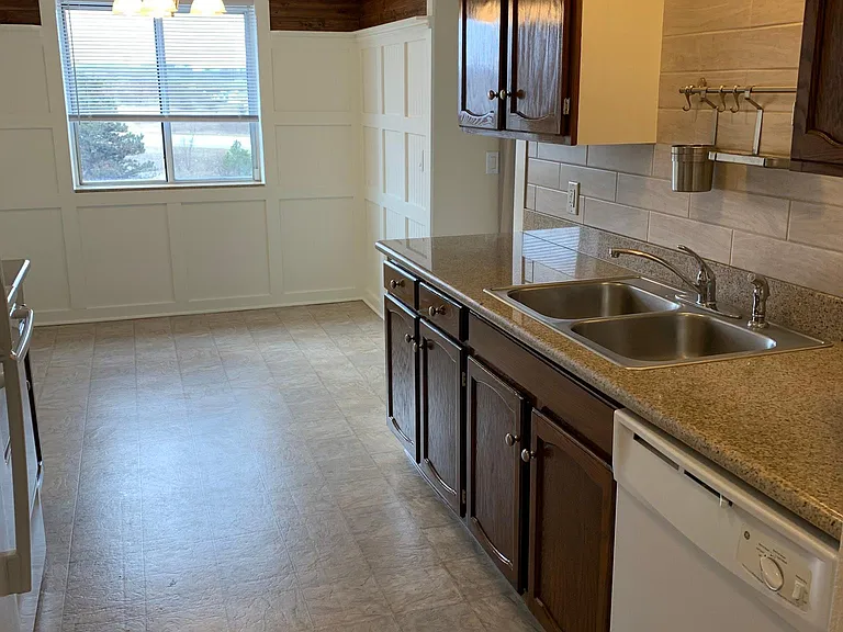 Tile Back Splash in Kitchen