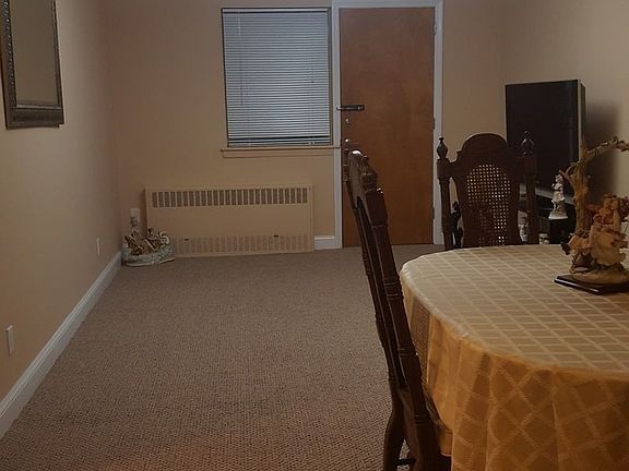 4th image of 2555 46th St #1