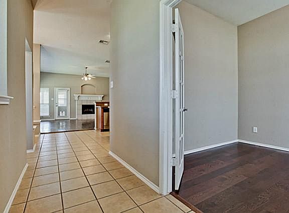 4th image of 901 Whisper Ln