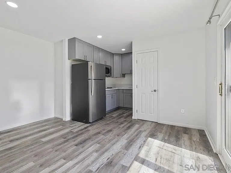 251 Sandstone St — Photo 4
